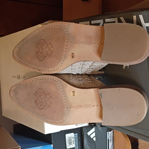 Vince Camuto Taupe slides - Picture 3 of 3